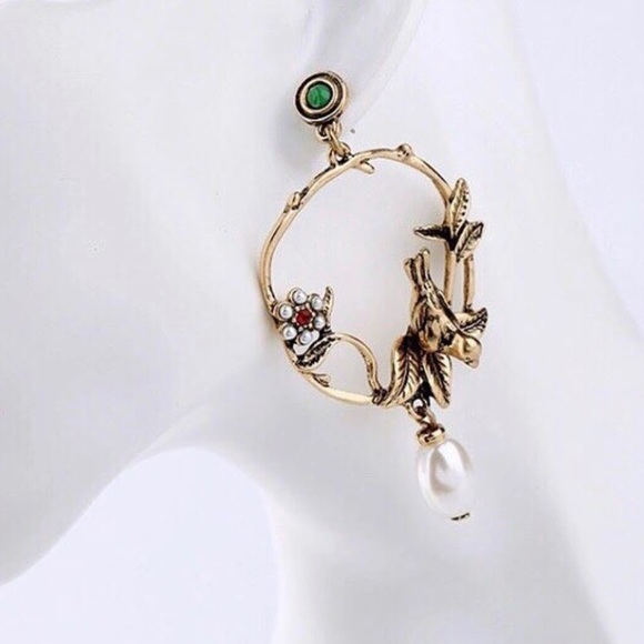 Vintage inspired Bird Charm Stud Earrings - Picture 3 of 8